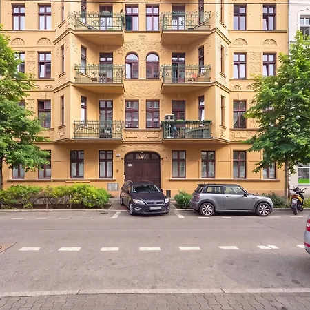 Comfortable In The Centre Of Close To The Mtp By Renters *