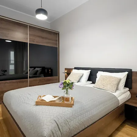 Apartment Comfortable In The Centre Of Close To The Mtp By Renters Poznan