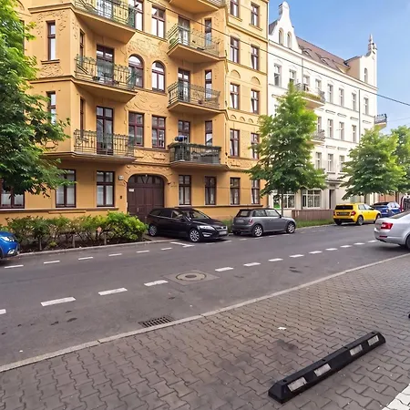 Comfortable In The Centre Of Close To The Mtp By Renters Apartment Poznan