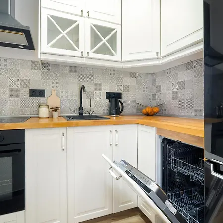 Comfortable In The Centre Of Close To The Mtp By Renters